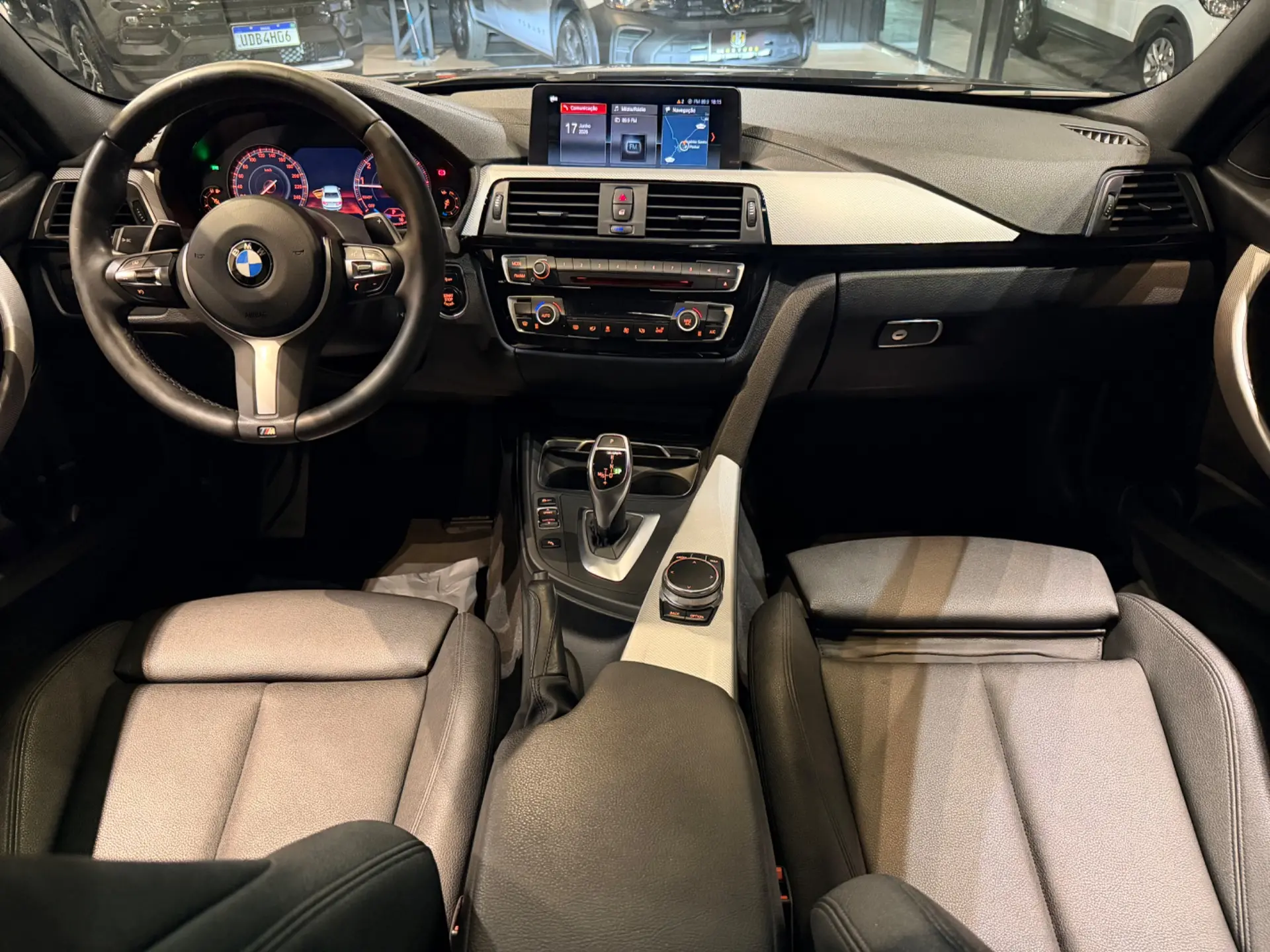 BMW 320I - Foto