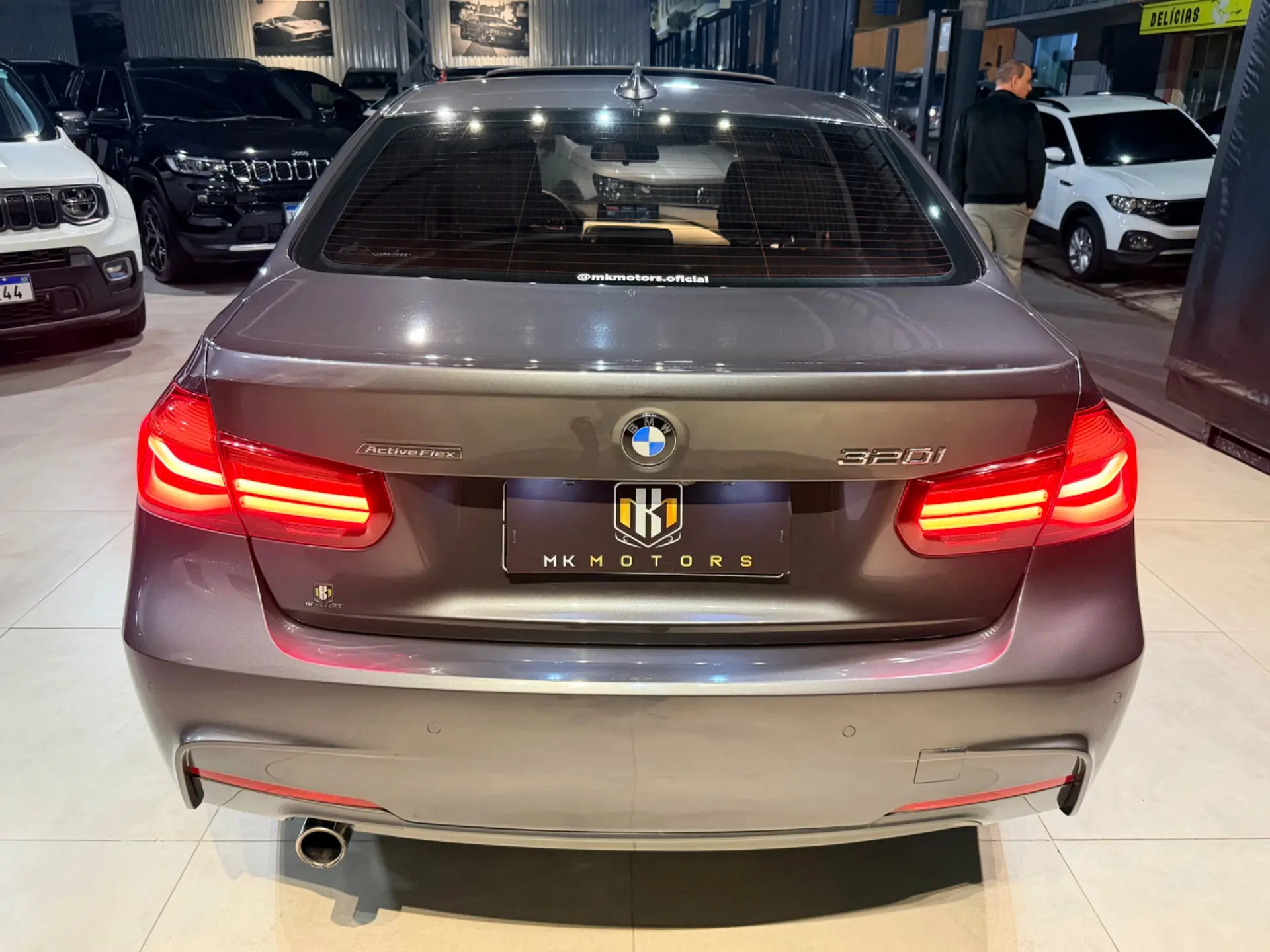 BMW 320I - Foto