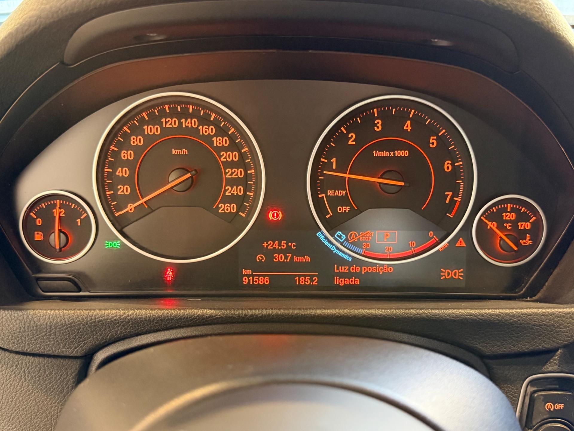 BMW 320I - Foto