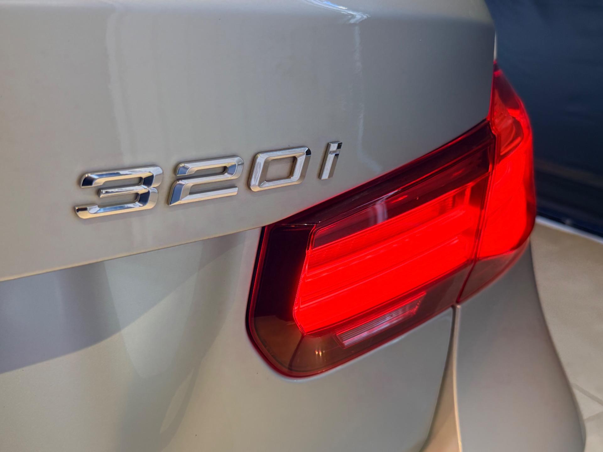 BMW 320I - Foto