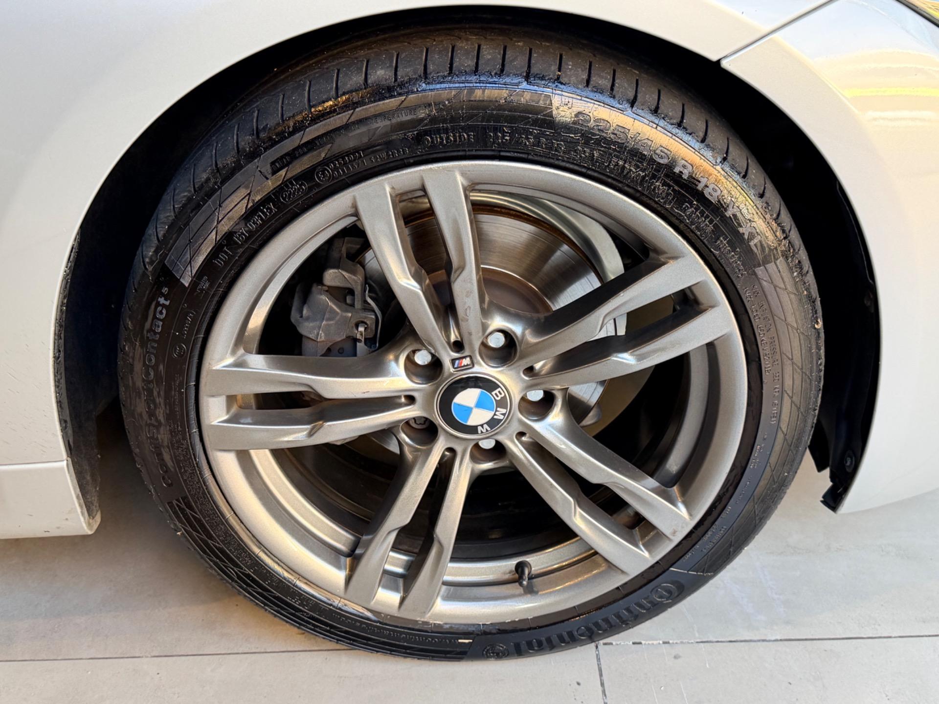 BMW 320I - Foto