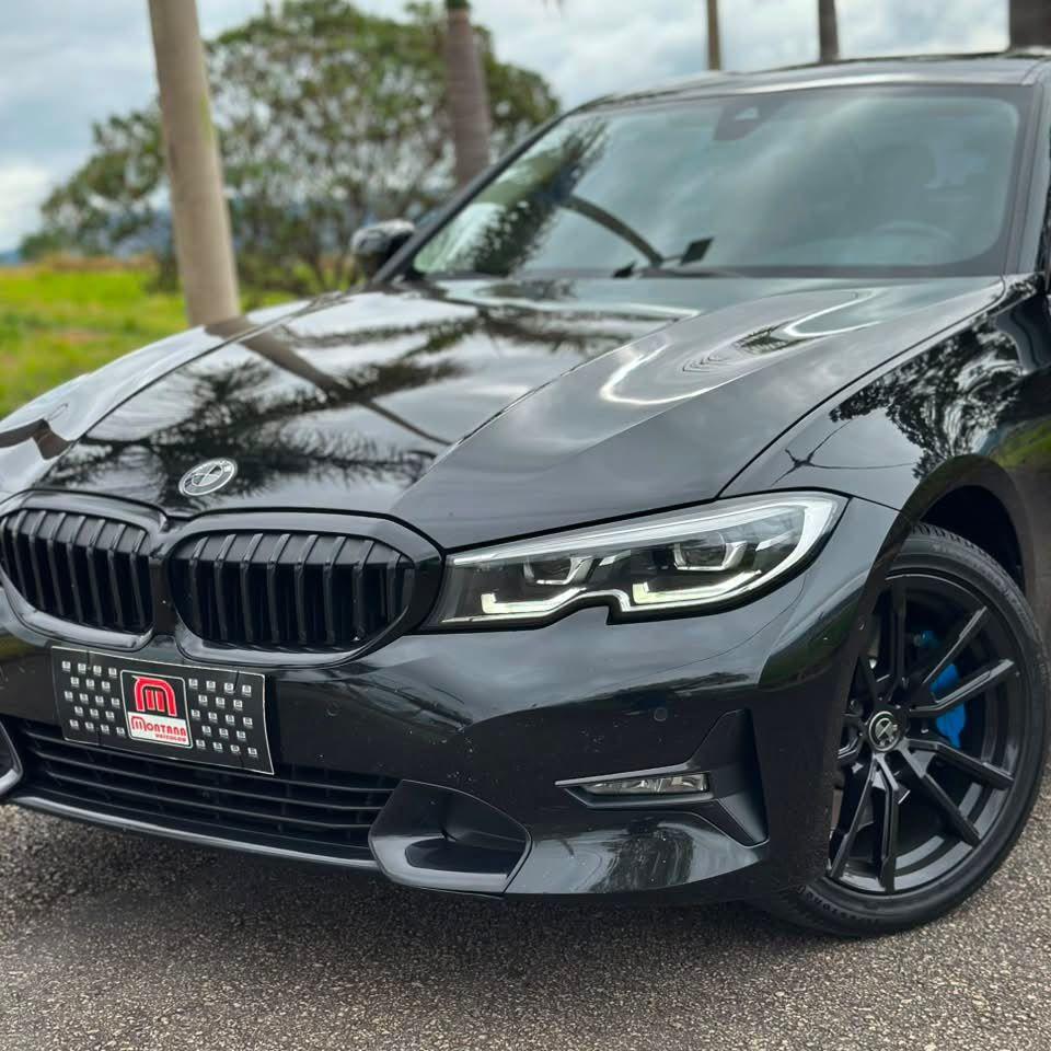 BMW 330I - Foto