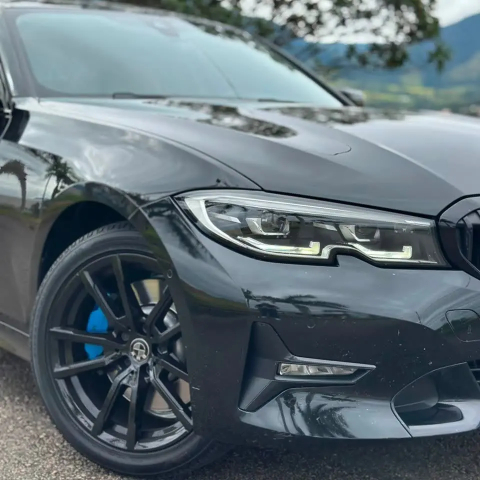 BMW 330I - Foto