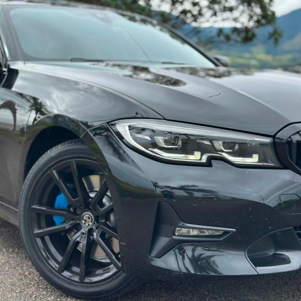 BMW 330I - Foto