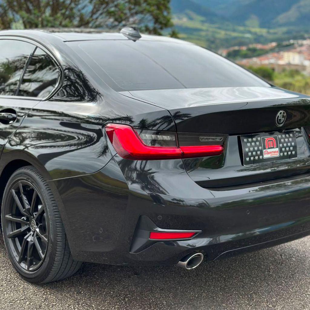 BMW 330I - Foto