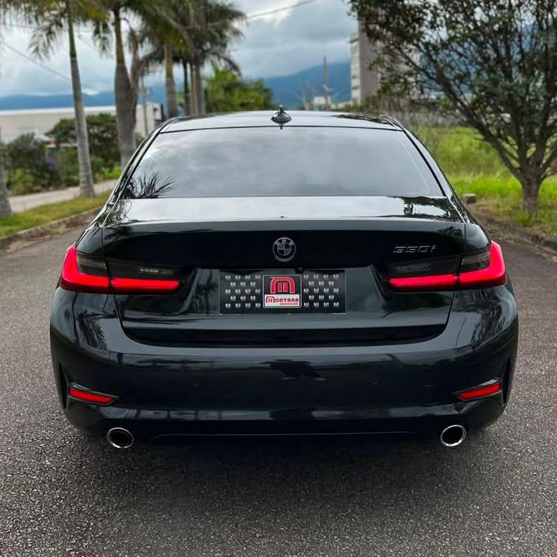 BMW 330I - Foto