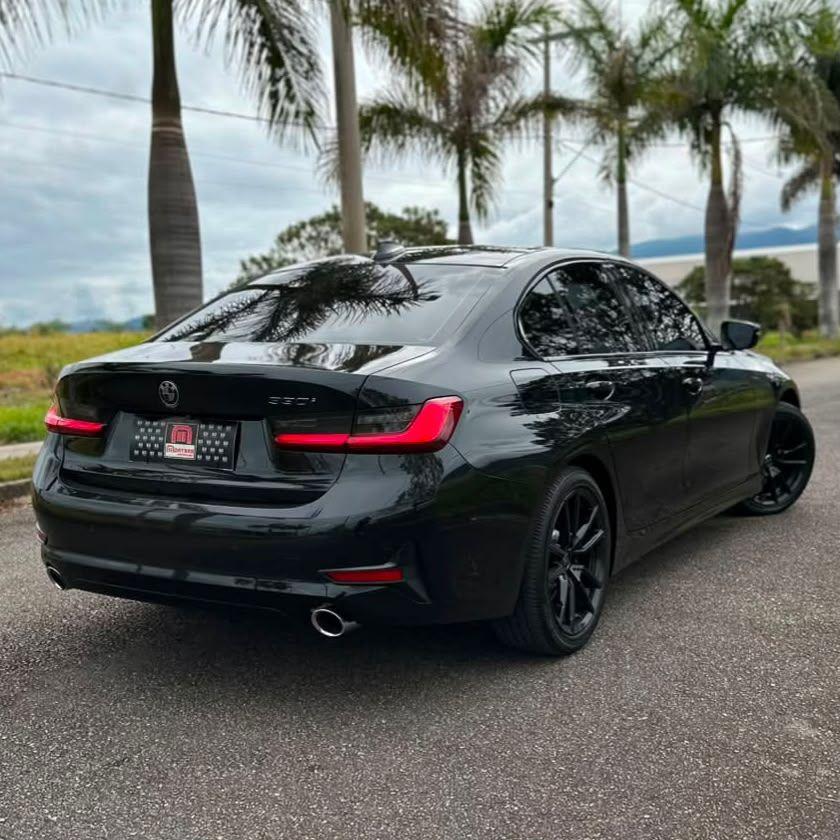 BMW 330I - Foto