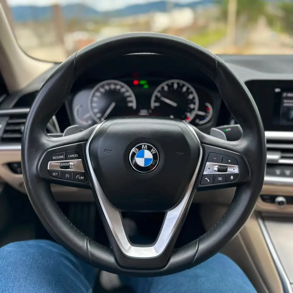 BMW 330I - Foto