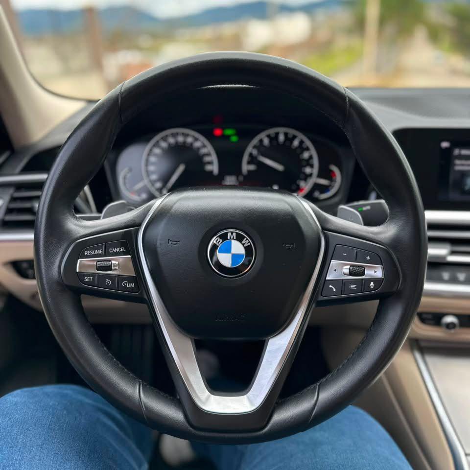 BMW 330I - Foto