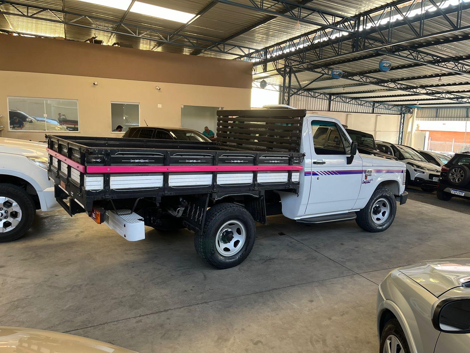 CHEVROLET D20 - Foto