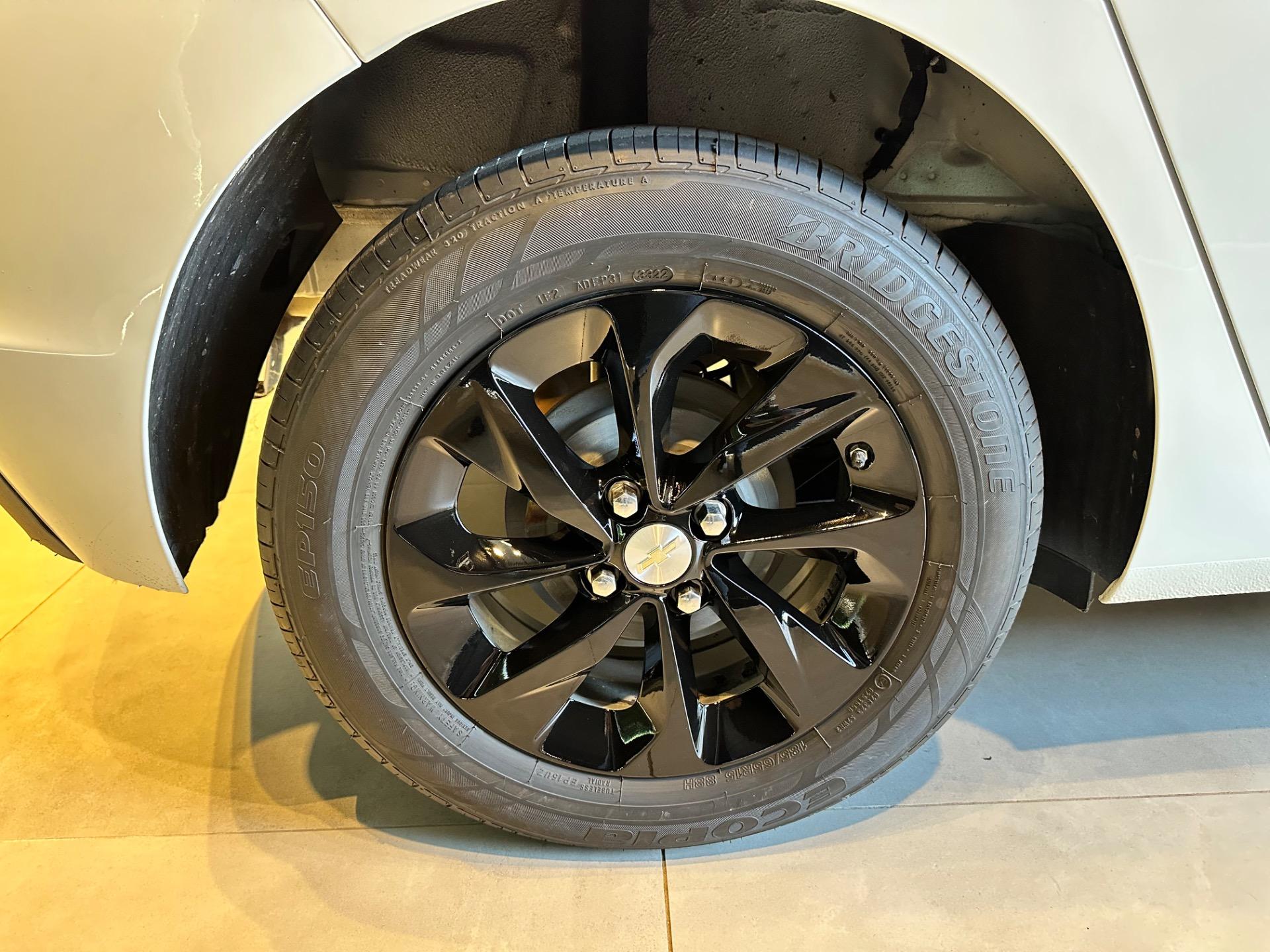 CHEVROLET Onix Hatch - Foto