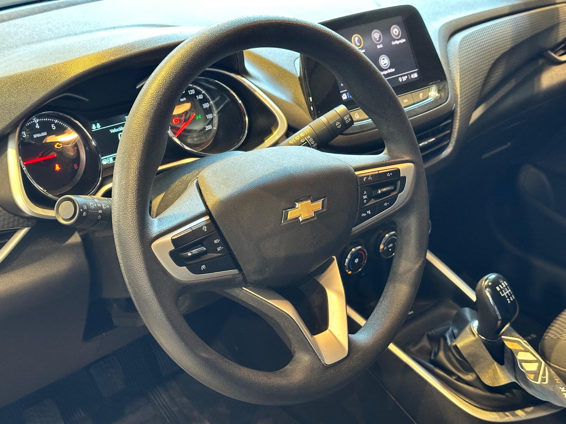 CHEVROLET Onix Hatch - Foto