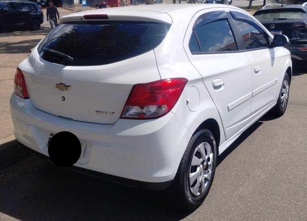 CHEVROLET Onix Hatch - Foto