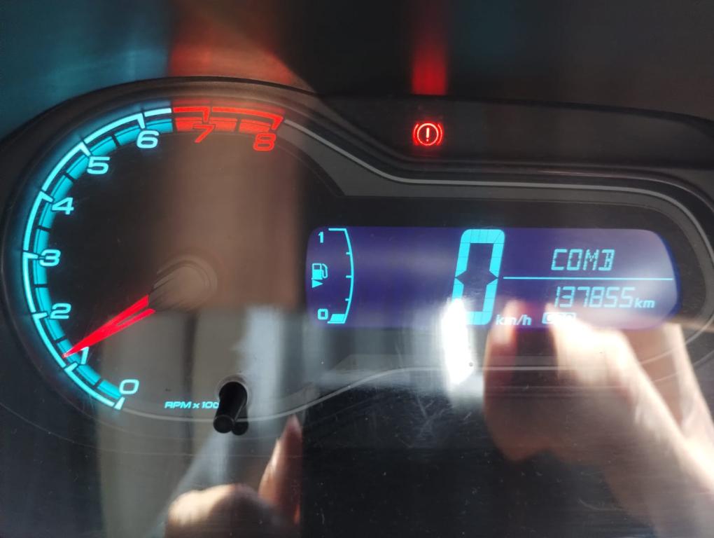 CHEVROLET Onix Hatch - Foto