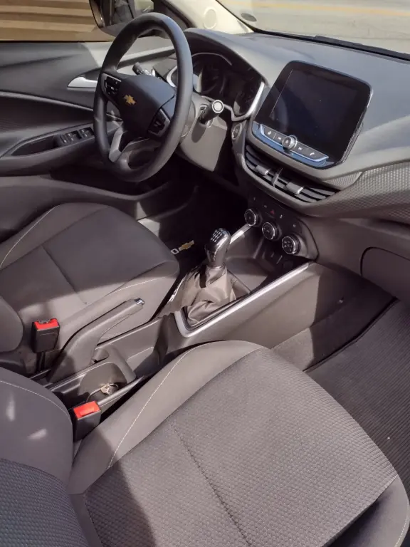 CHEVROLET Onix Hatch - Foto