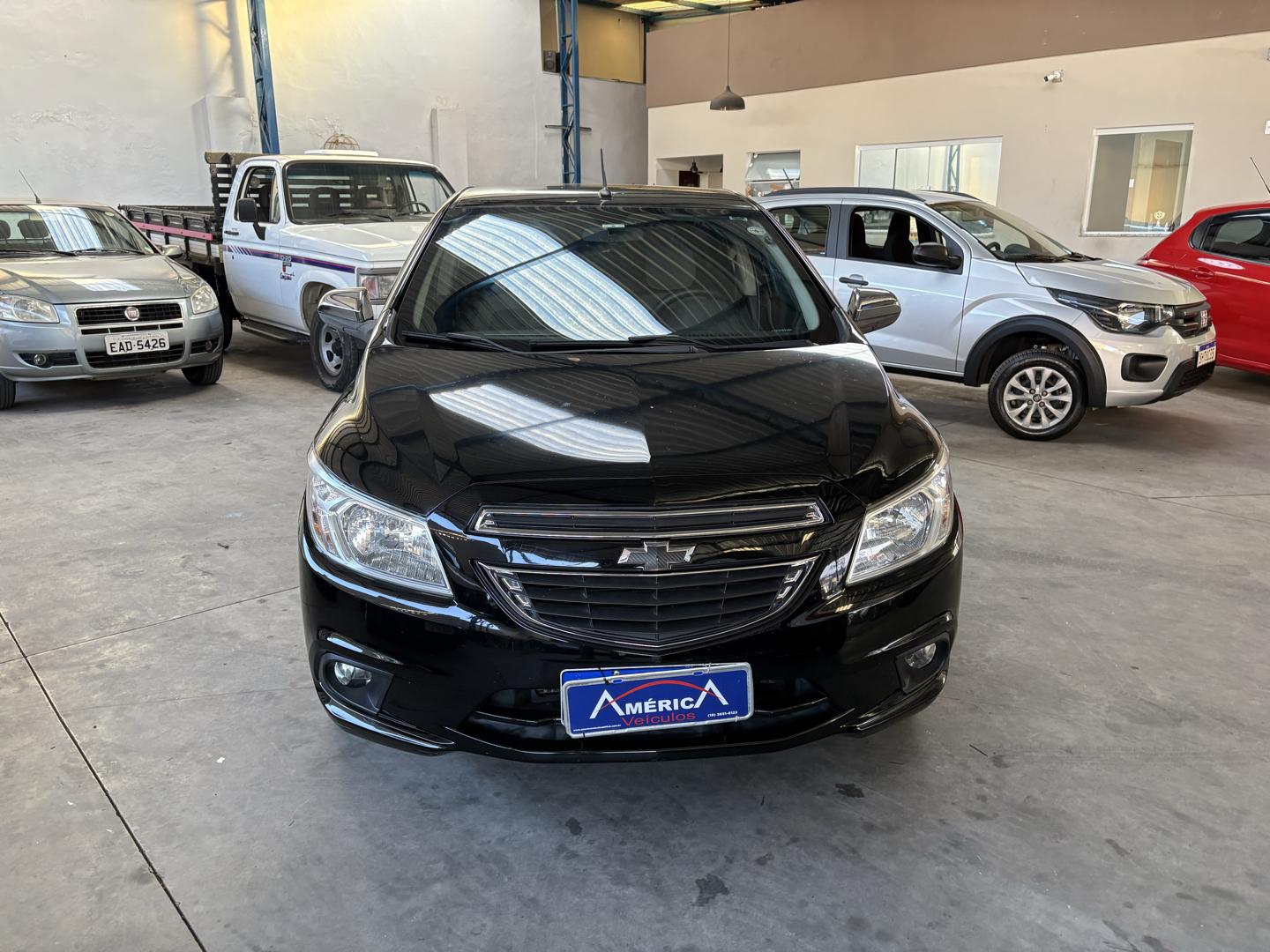 CHEVROLET Onix Hatch - Foto