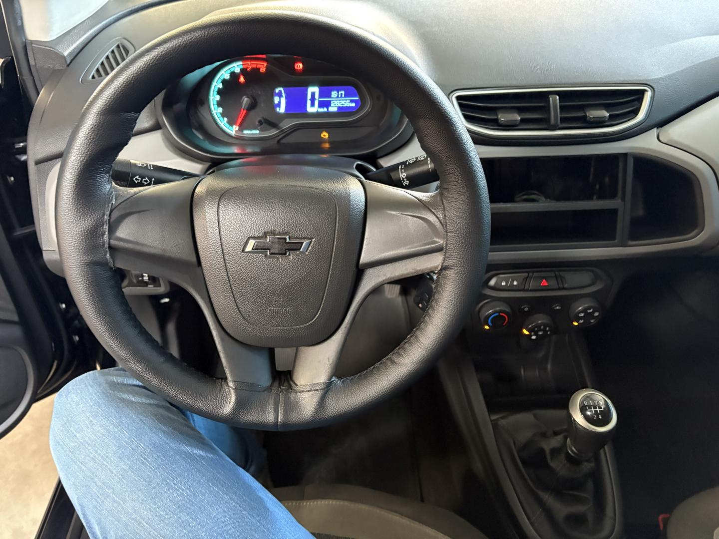 CHEVROLET Onix Hatch - Foto