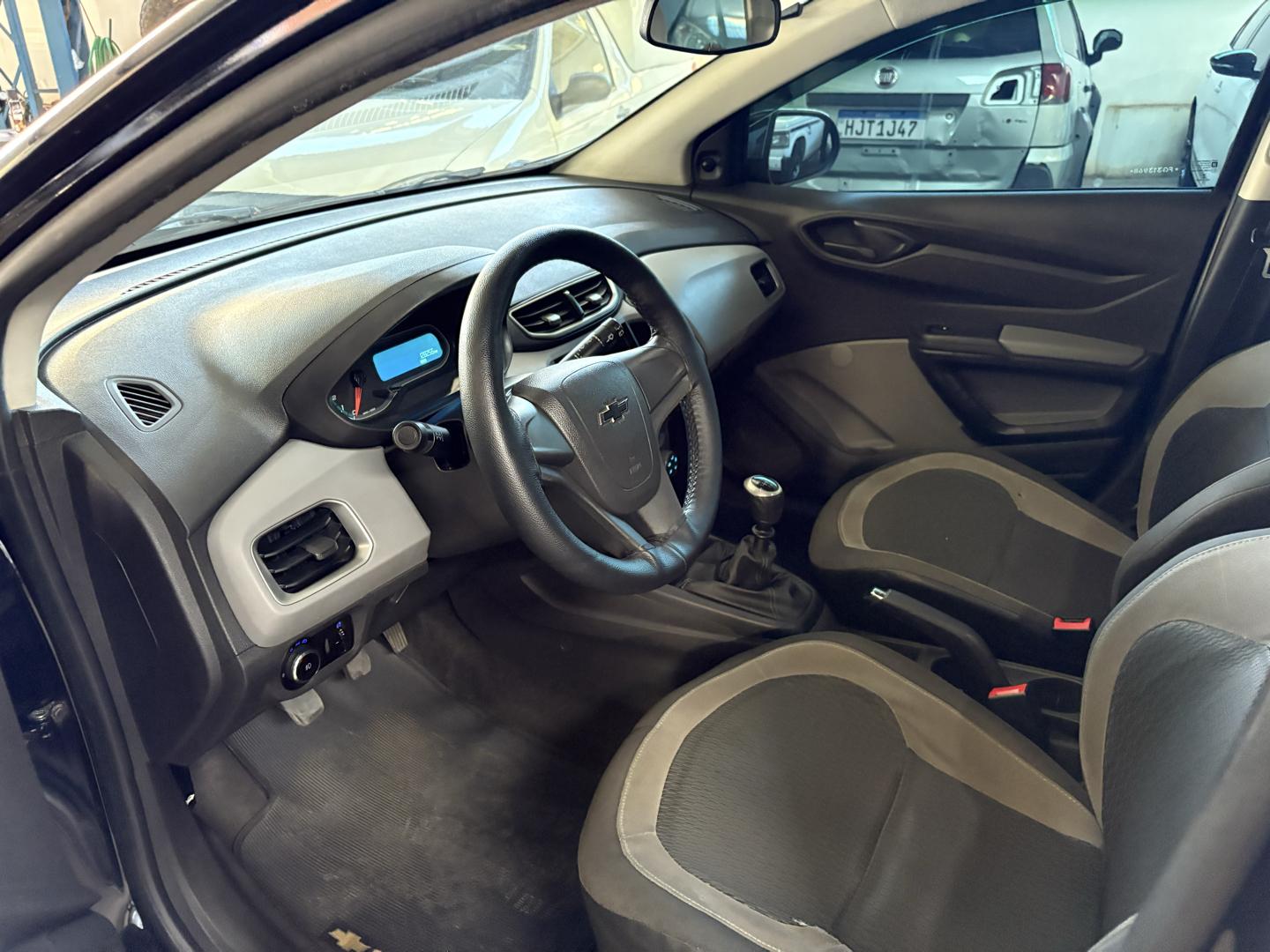 CHEVROLET Onix Hatch - Foto