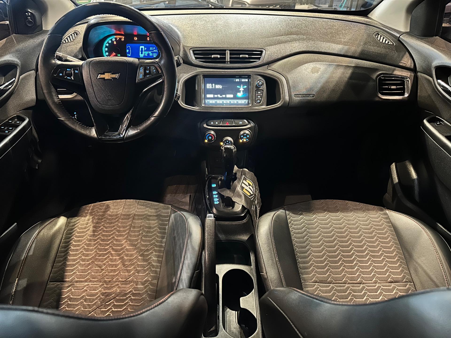 CHEVROLET Onix Hatch - Foto