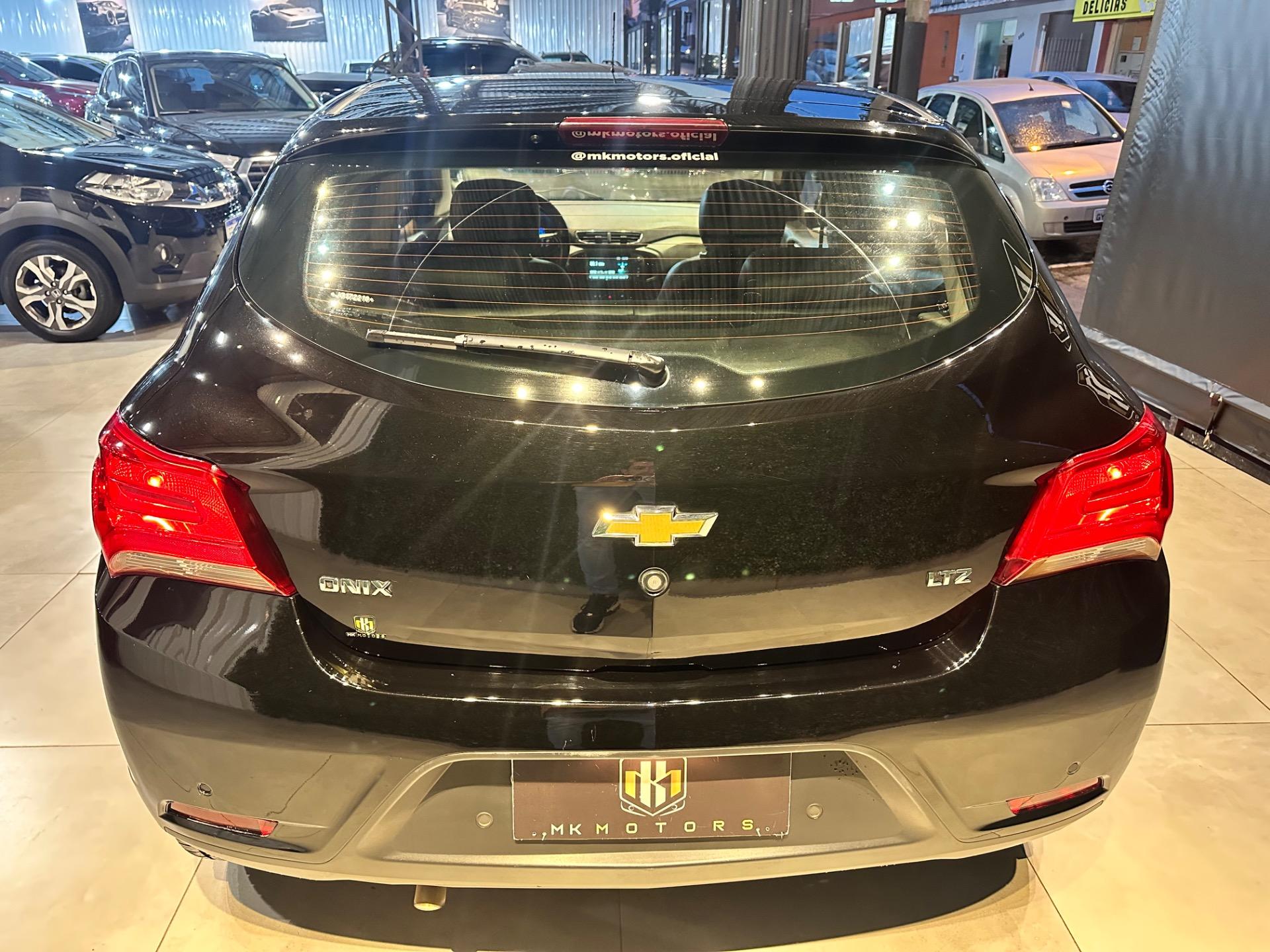 CHEVROLET Onix Hatch - Foto