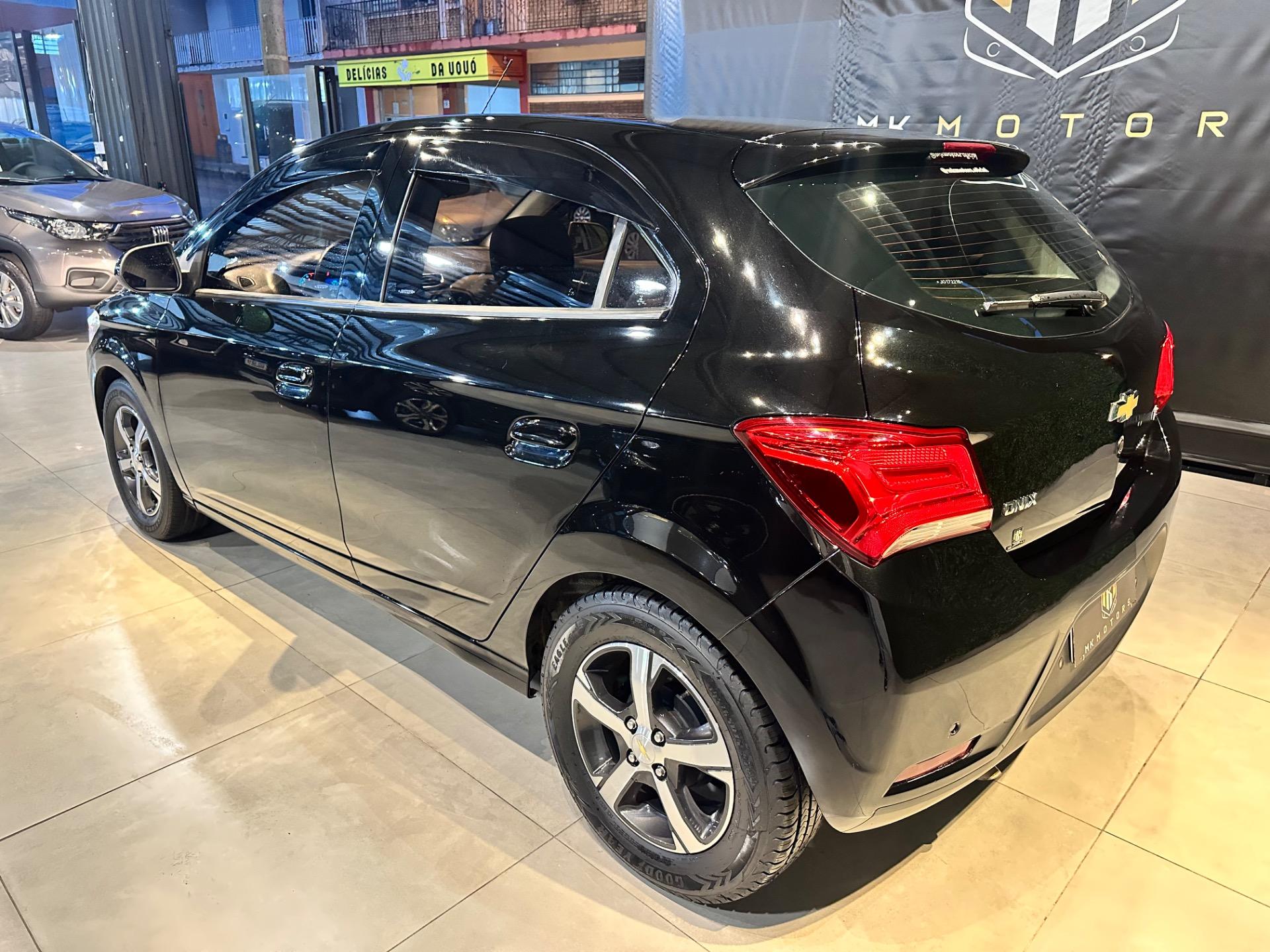 CHEVROLET Onix Hatch - Foto