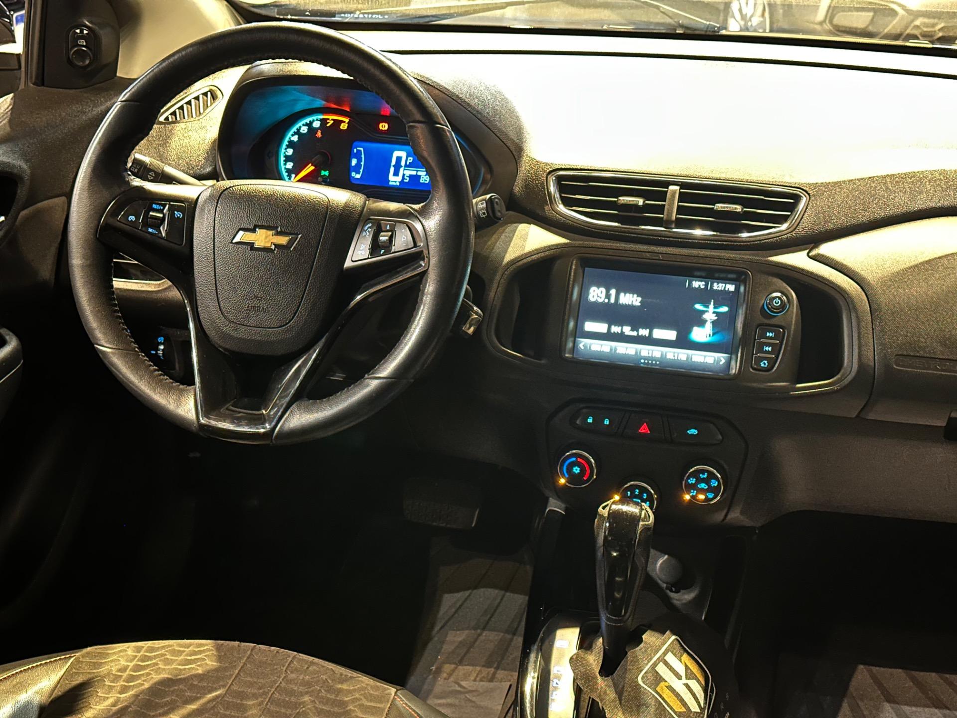 CHEVROLET Onix Hatch - Foto