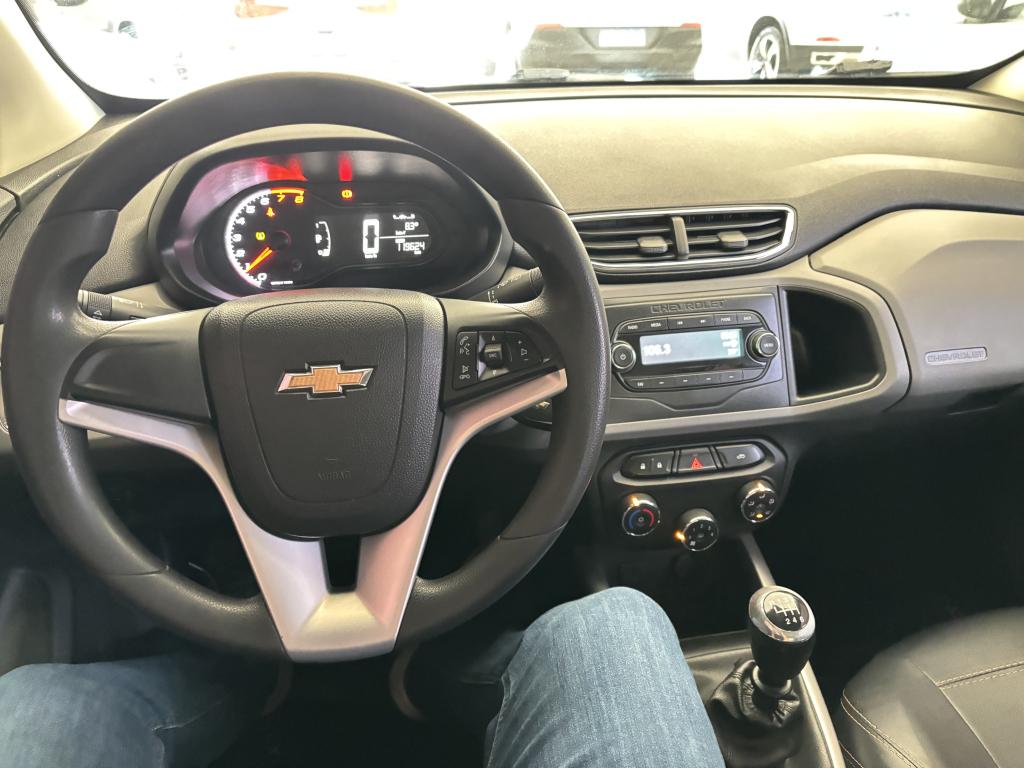 CHEVROLET Onix Hatch - Foto