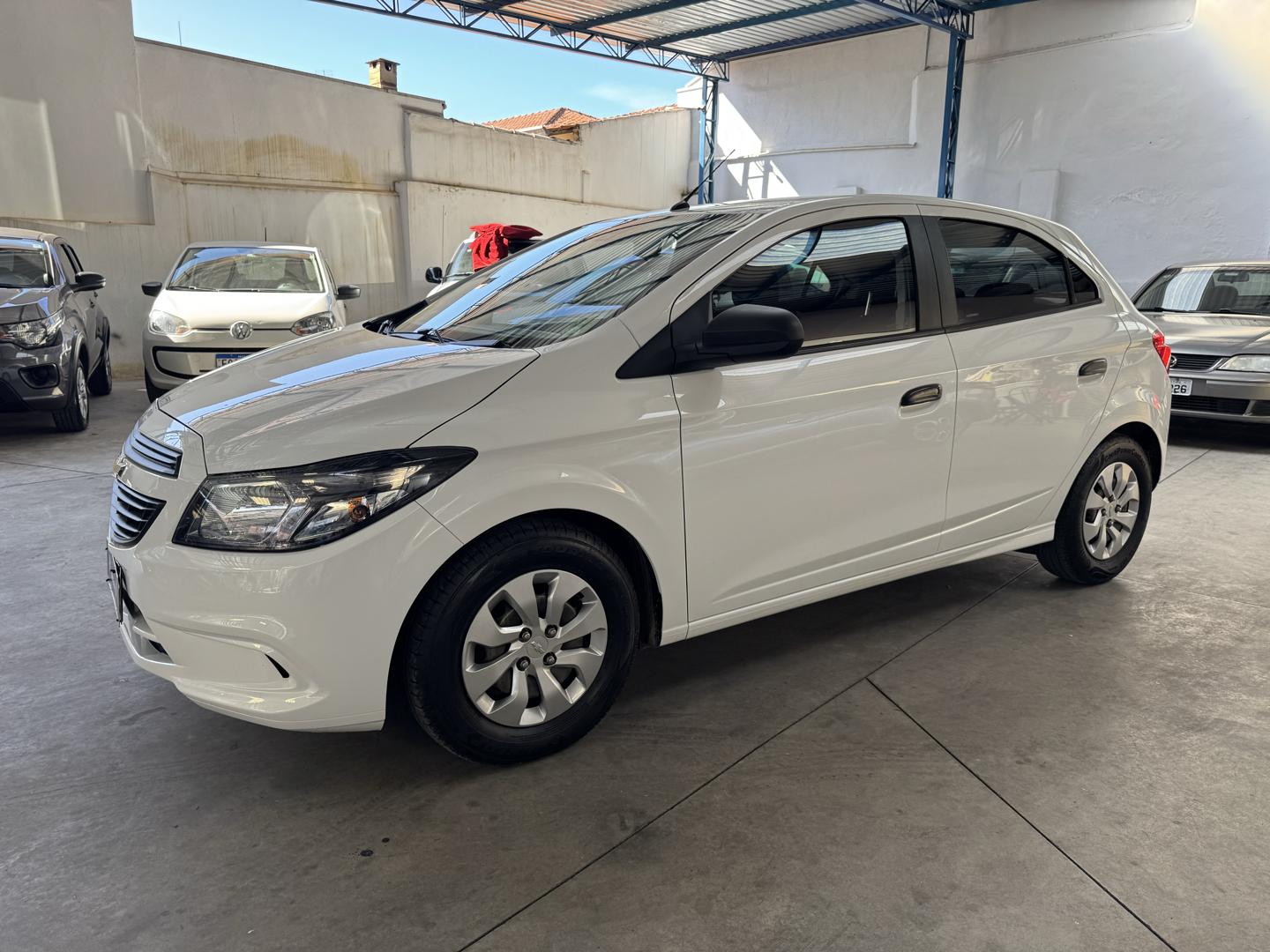 CHEVROLET Onix Hatch - Foto