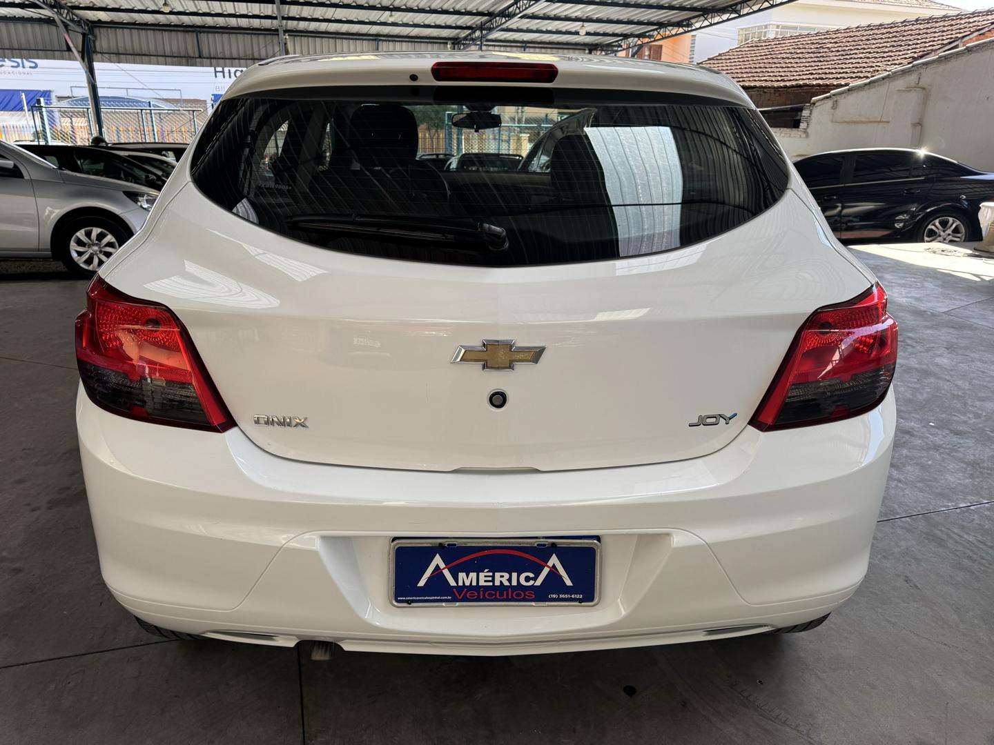 CHEVROLET Onix Hatch - Foto