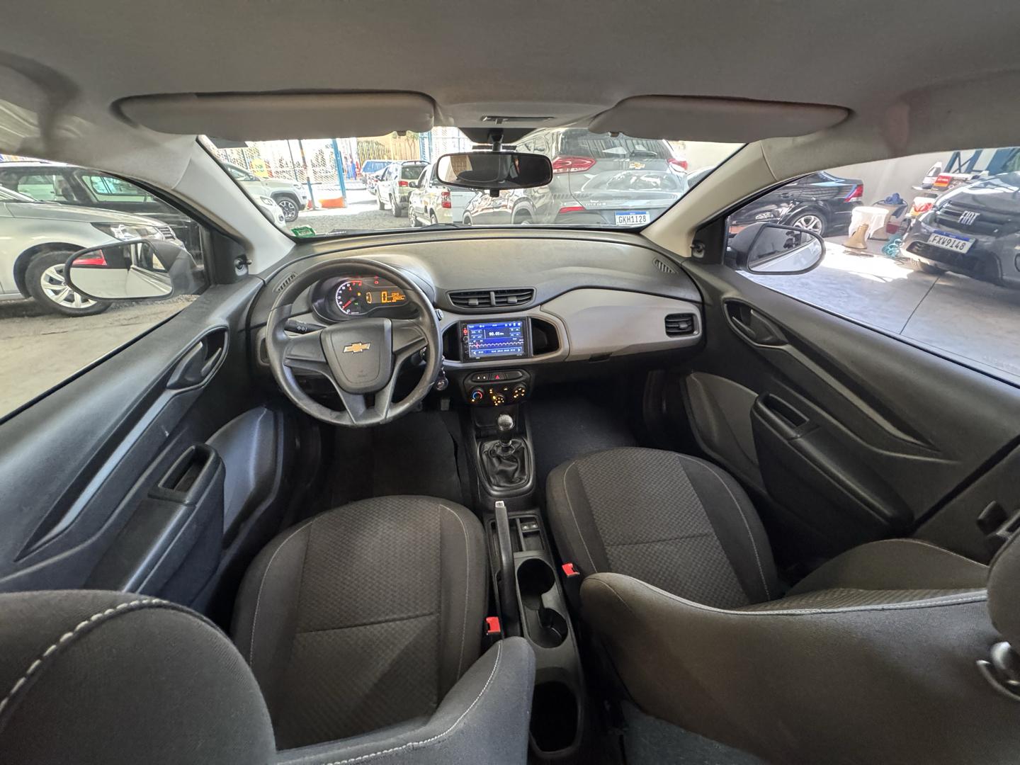 CHEVROLET Onix Hatch - Foto