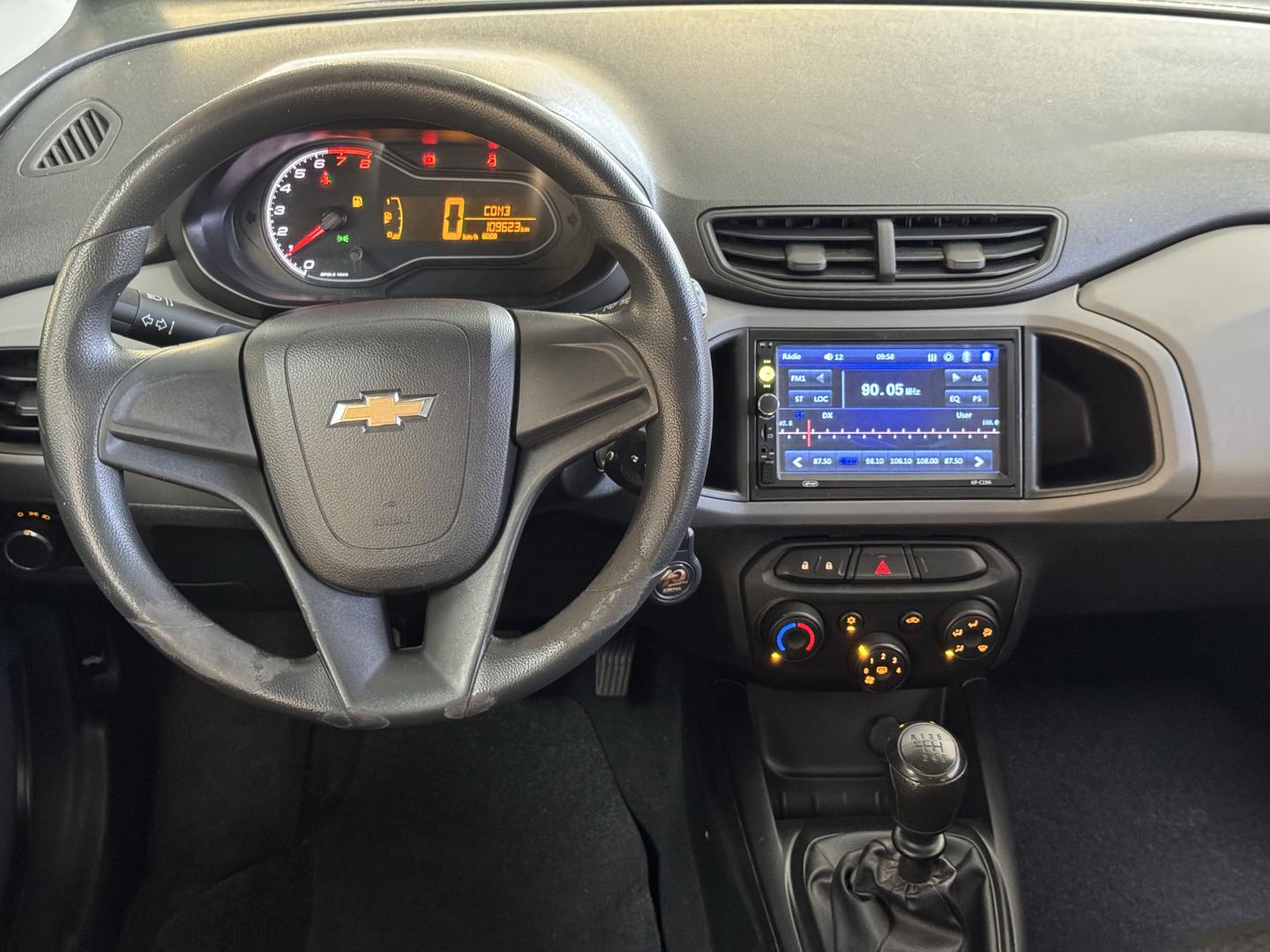 CHEVROLET Onix Hatch - Foto