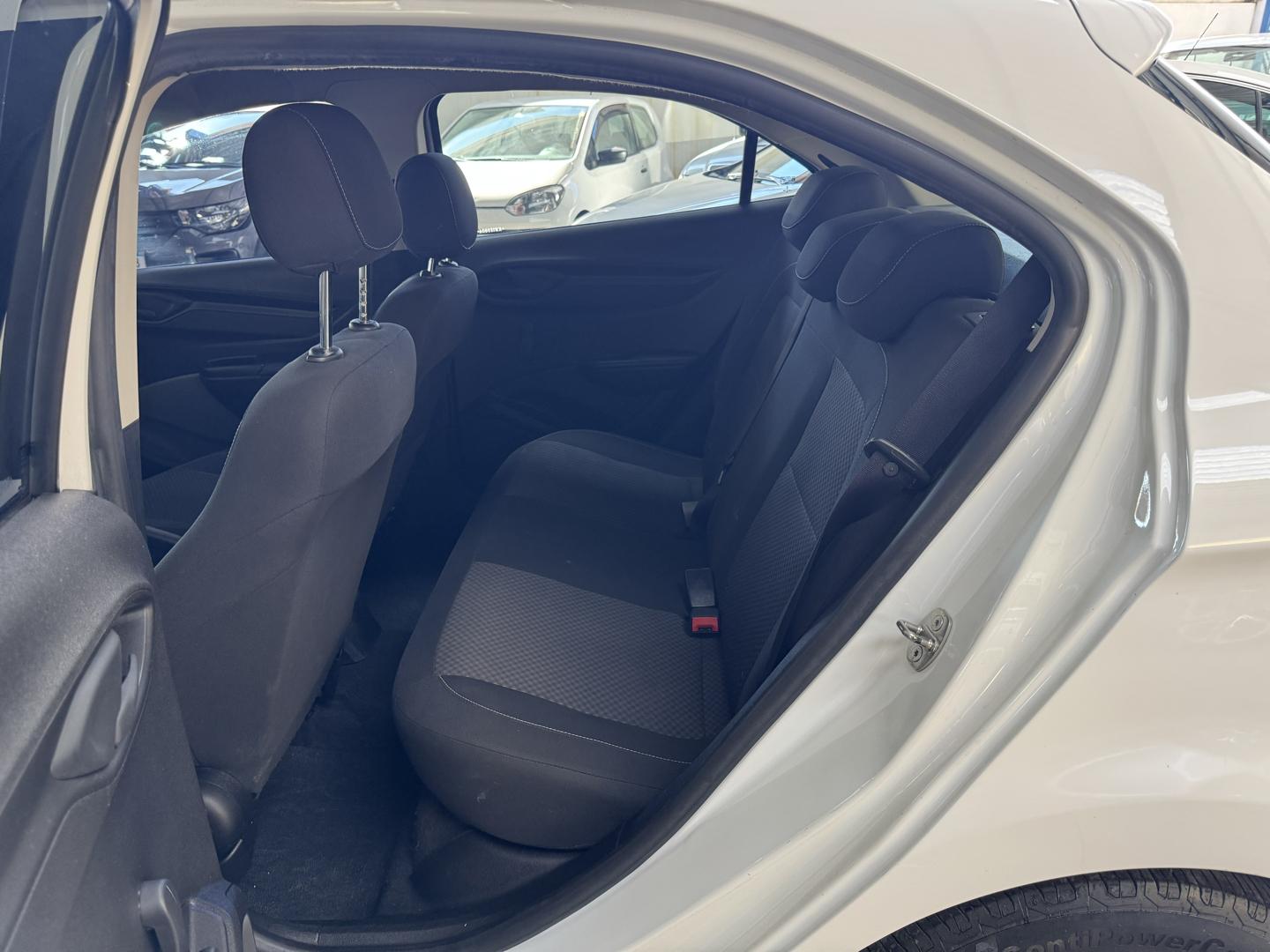 CHEVROLET Onix Hatch - Foto