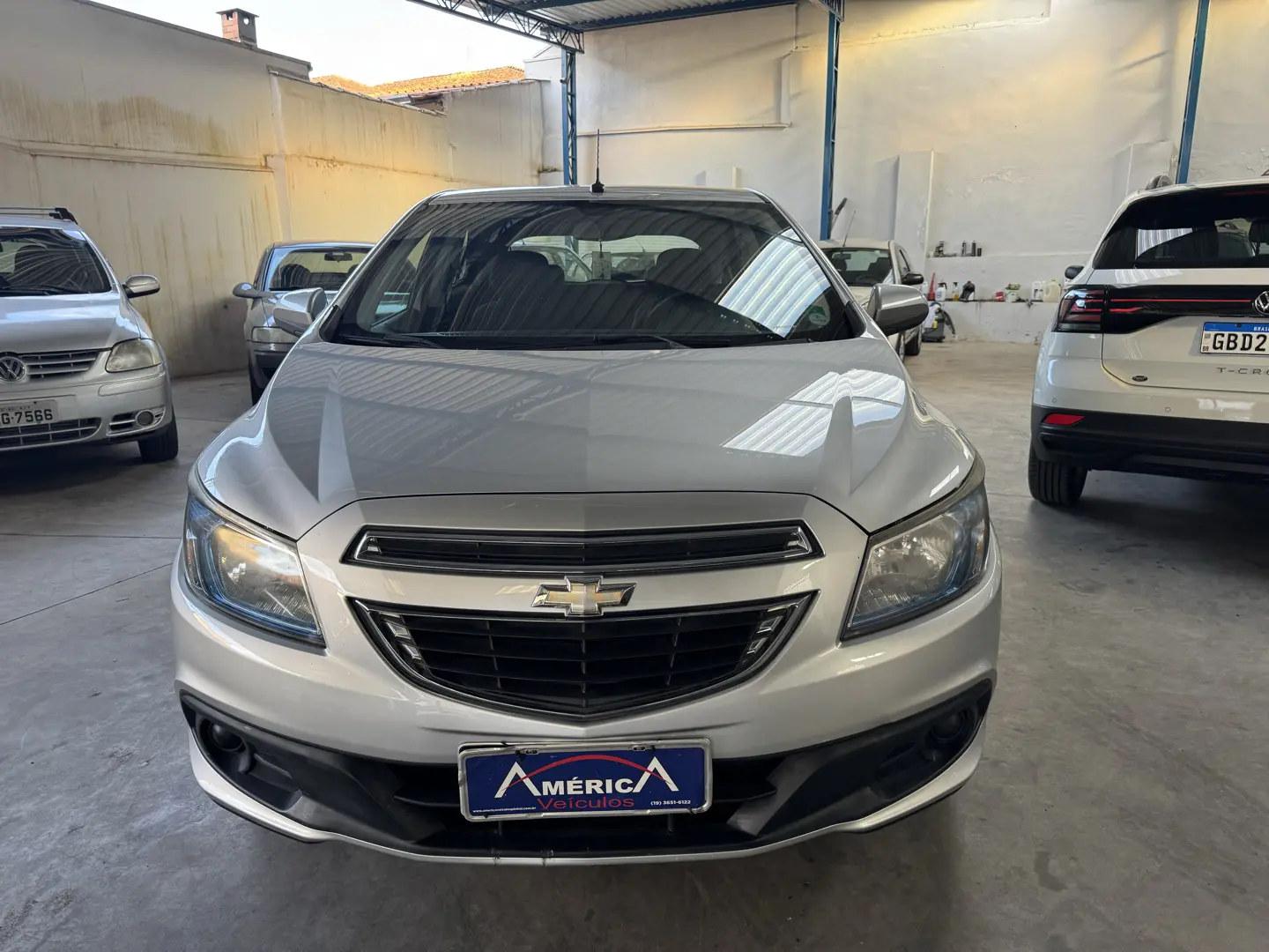 CHEVROLET Onix Hatch - Foto