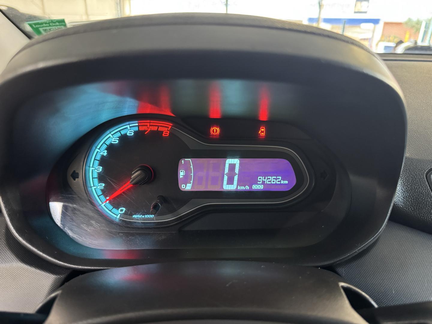 CHEVROLET Onix Hatch - Foto