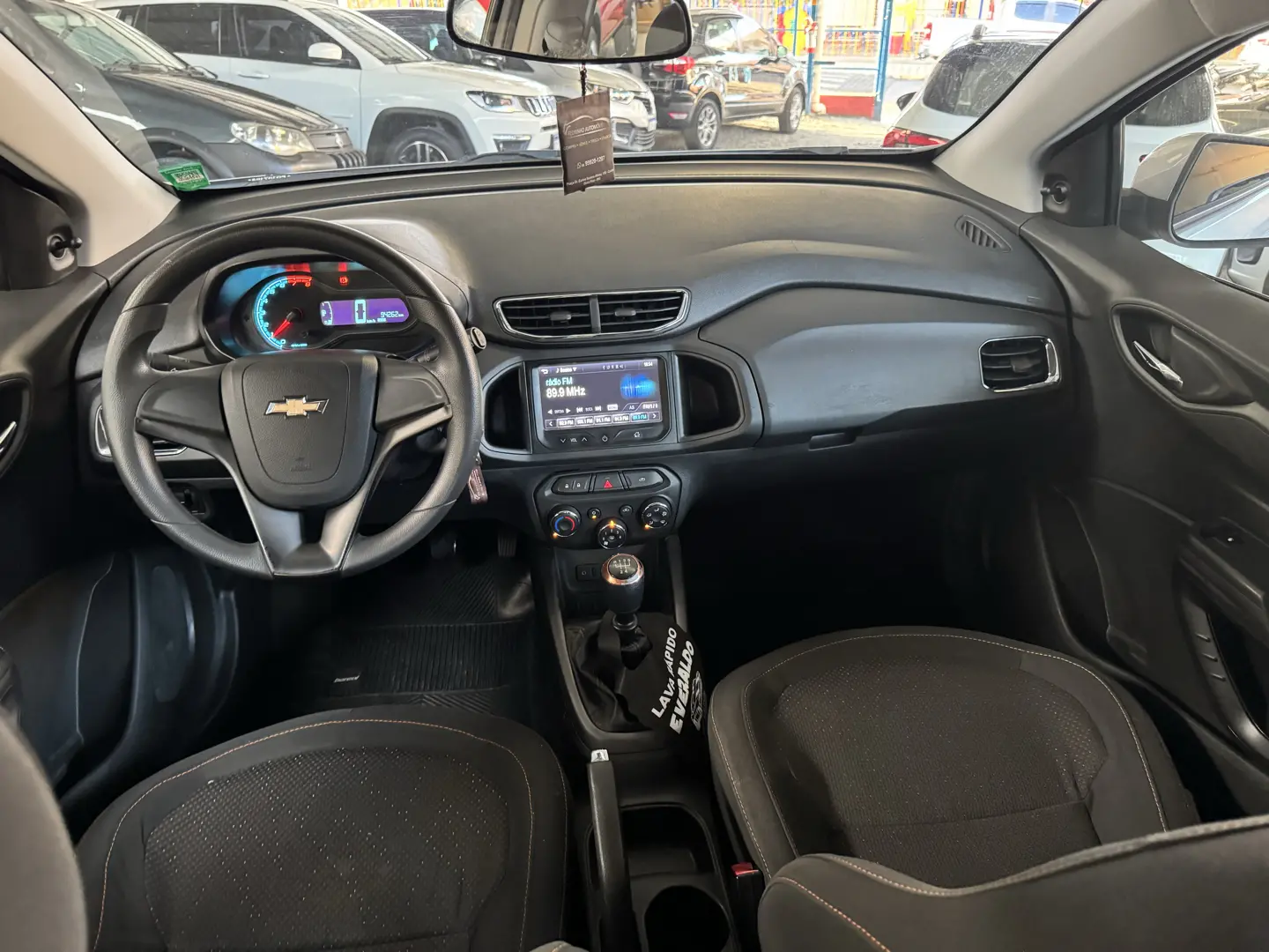 CHEVROLET Onix Hatch - Foto