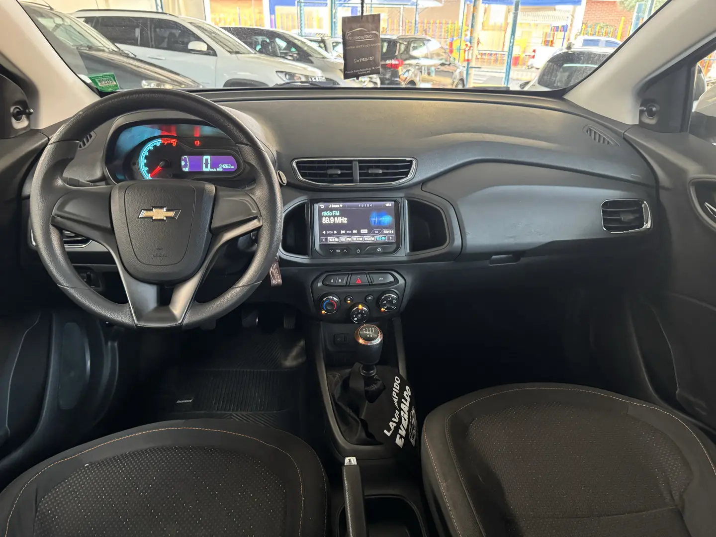 CHEVROLET Onix Hatch - Foto