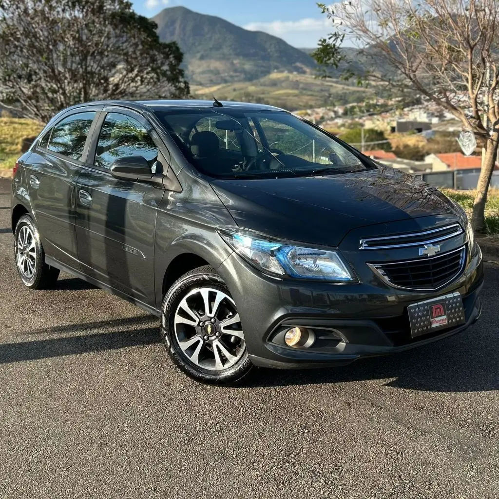 CHEVROLET Onix Hatch - Foto
