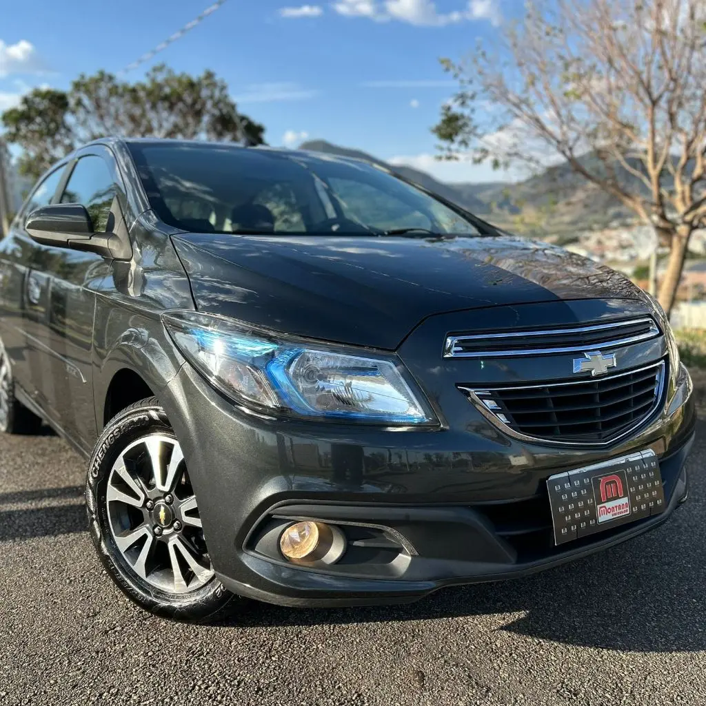 CHEVROLET Onix Hatch - Foto