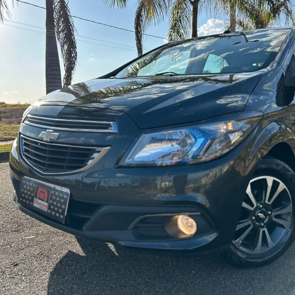 CHEVROLET Onix Hatch - Foto