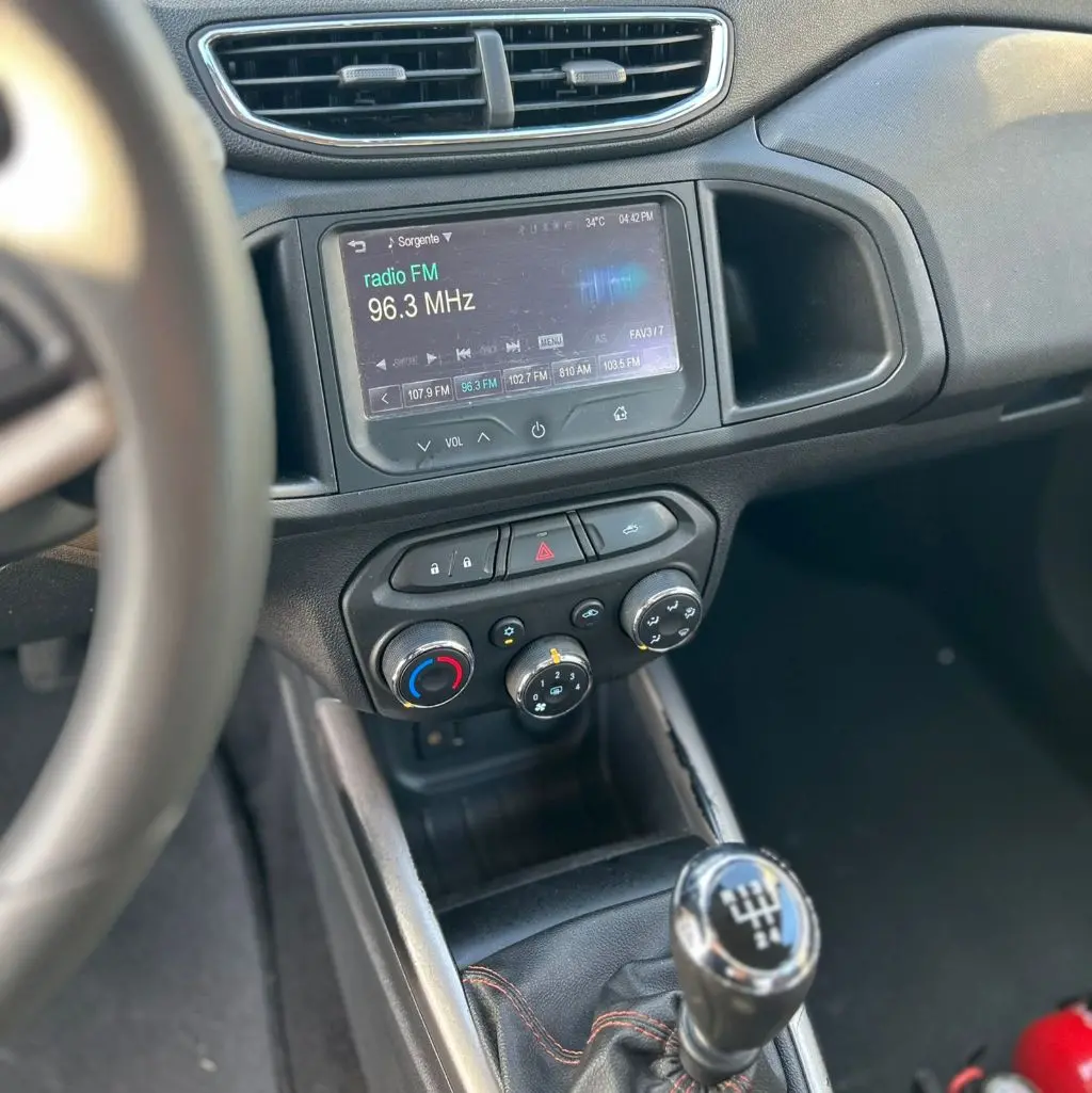 CHEVROLET Onix Hatch - Foto