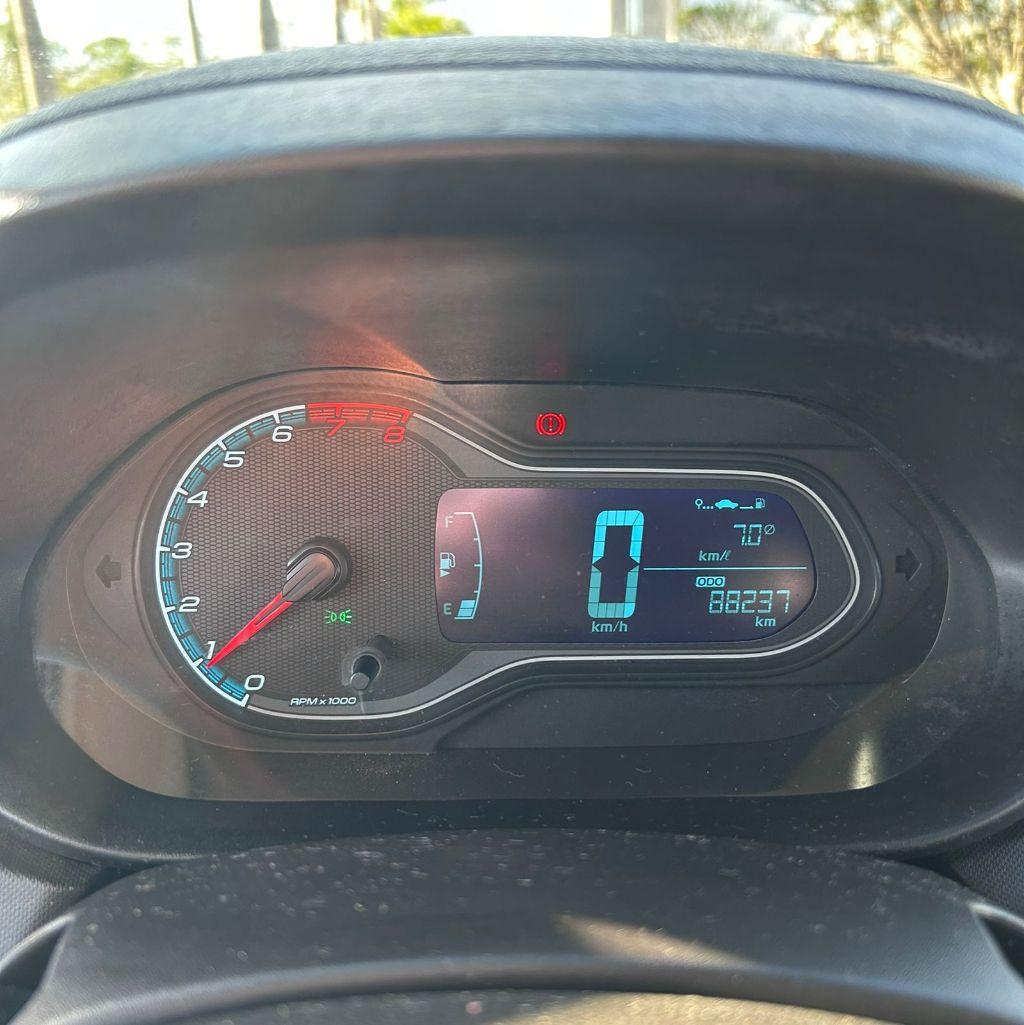 CHEVROLET Onix Hatch - Foto