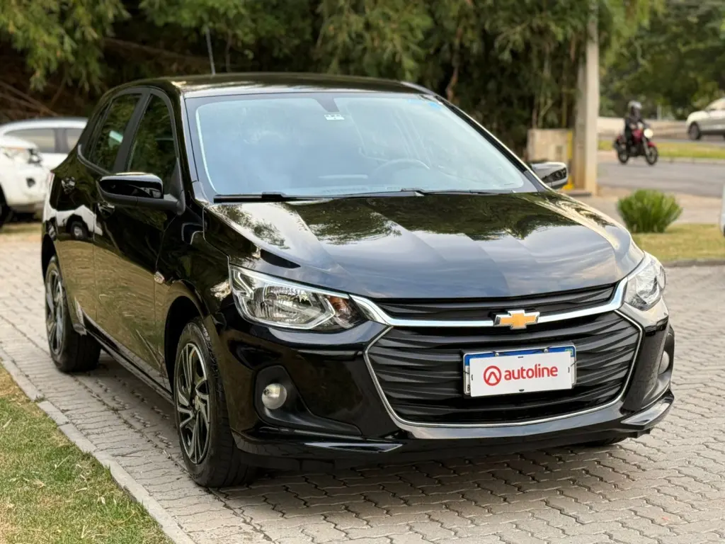 CHEVROLET Onix Hatch - Foto