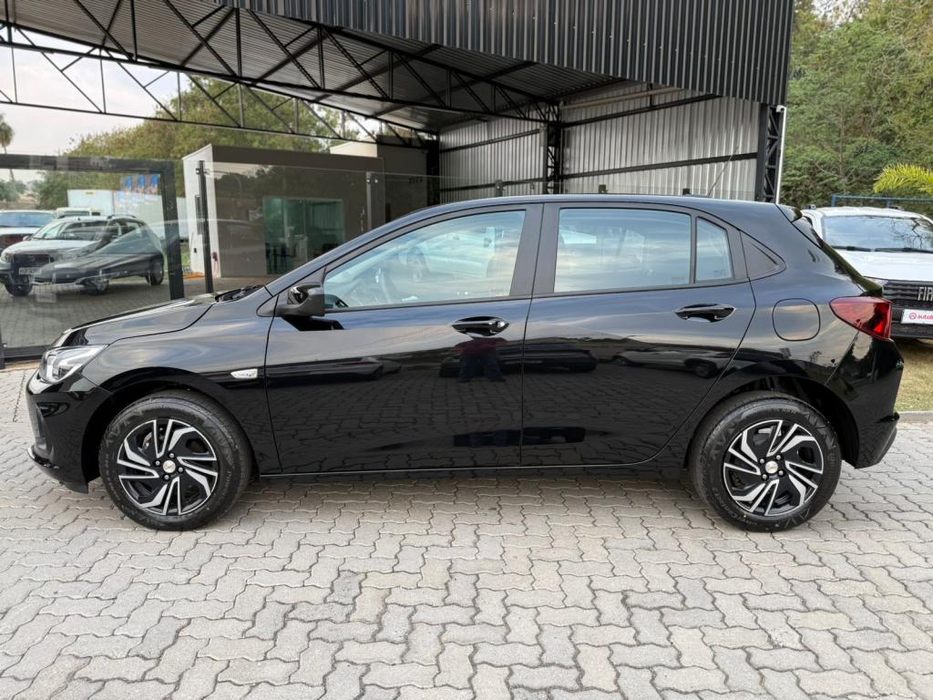 CHEVROLET Onix Hatch - Foto
