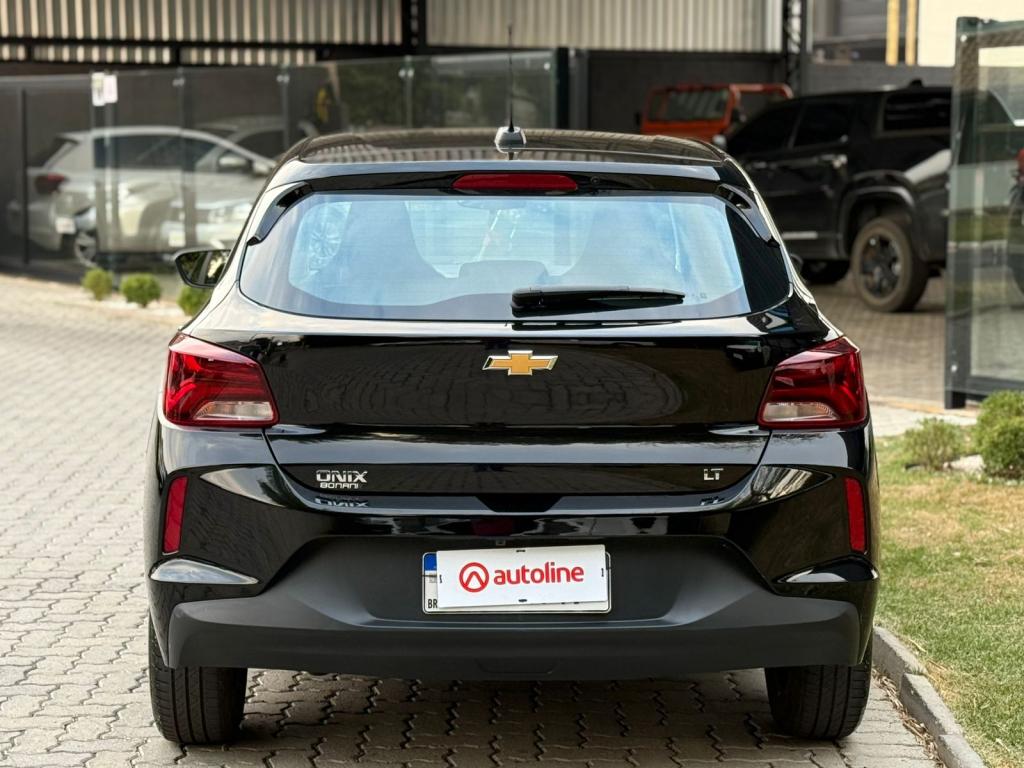 CHEVROLET Onix Hatch - Foto