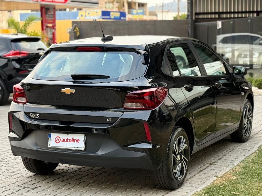 CHEVROLET Onix Hatch - Foto