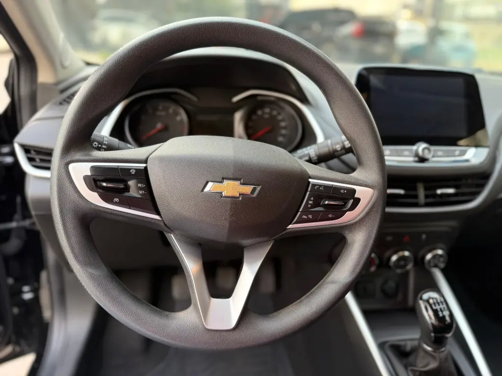 CHEVROLET Onix Hatch - Foto