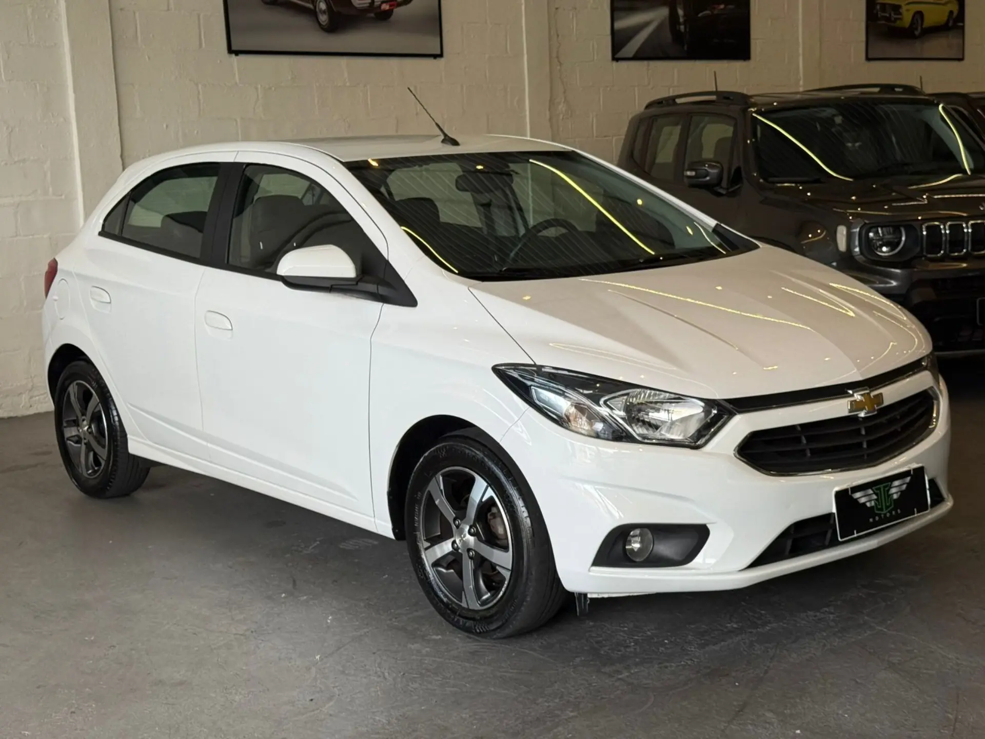 CHEVROLET Onix Hatch - Foto