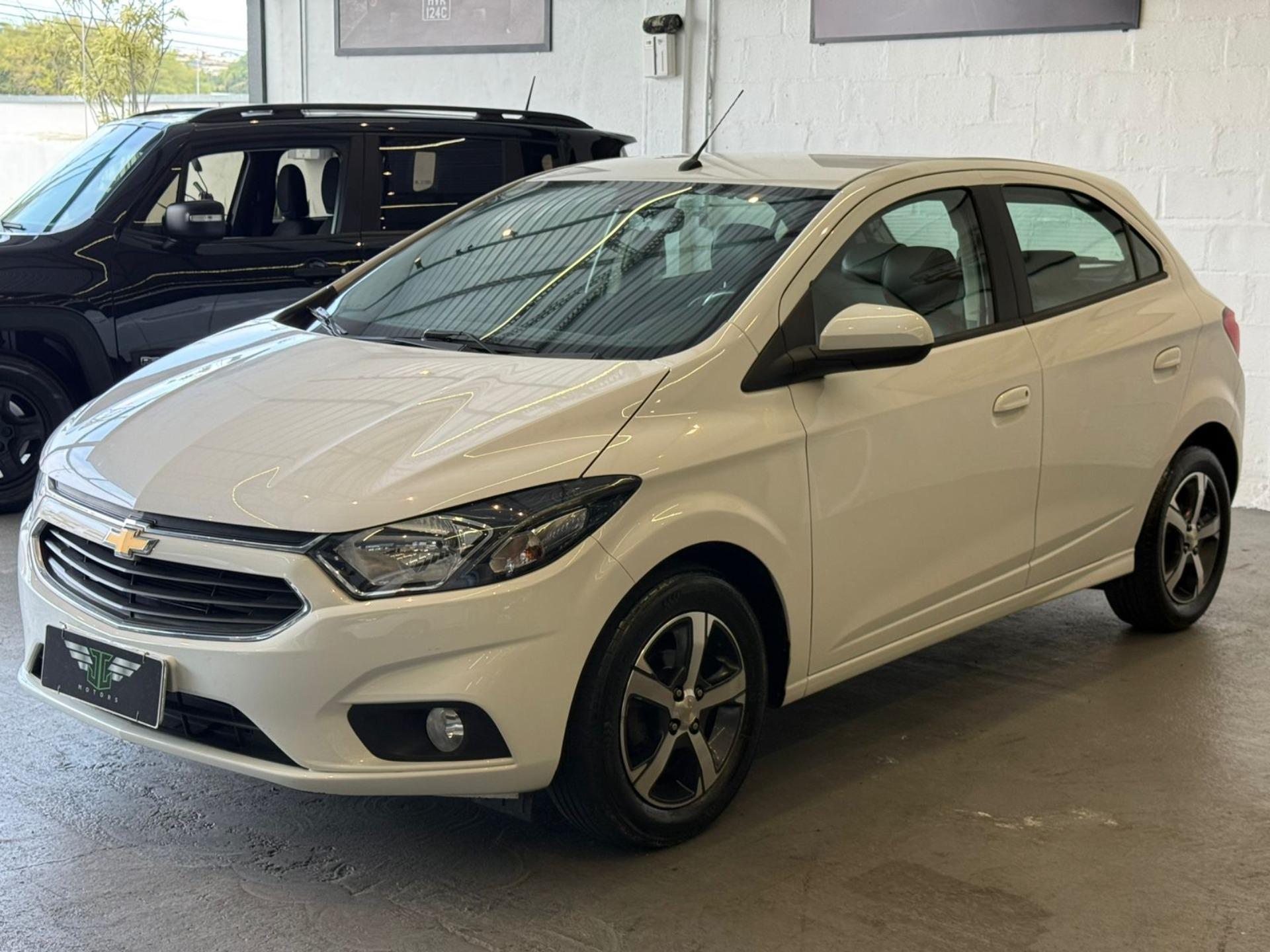 CHEVROLET Onix Hatch - Foto