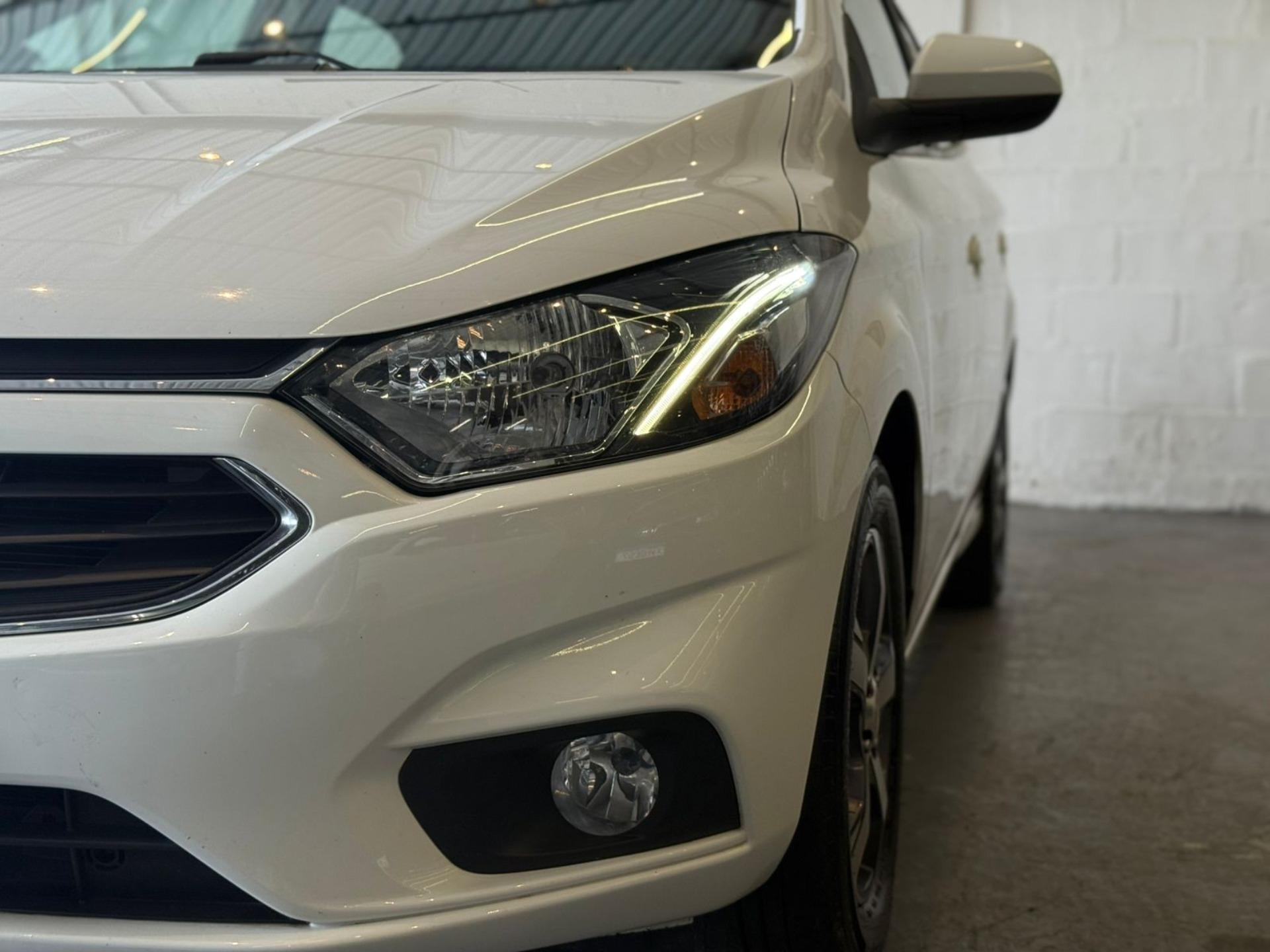 CHEVROLET Onix Hatch - Foto