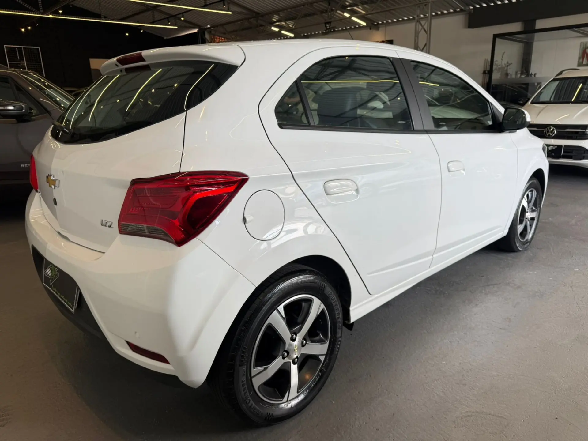 CHEVROLET Onix Hatch - Foto